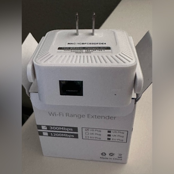 NEW Internet Booster WiFi Repeater, 1200Mbps - Picture 9 of 9